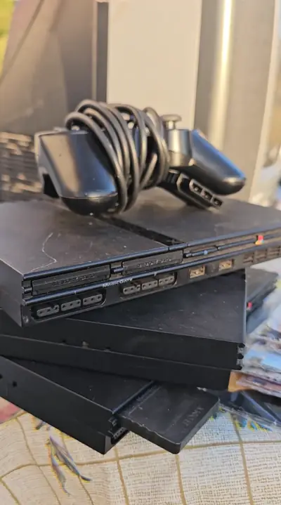 A PlayStation 2 console and controller